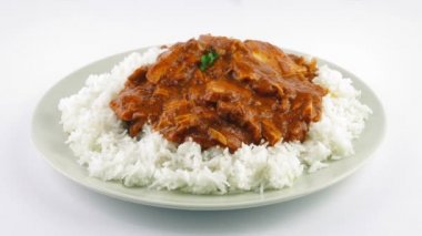 Köri ve pilav yemek eklendi yeşillikleri ile