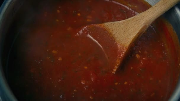 Omrörning Tomatsoppa Kokplatta — Stockvideo
