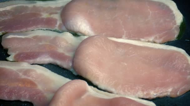 Cozinhar Bacon Frigideira — Vídeo de Stock