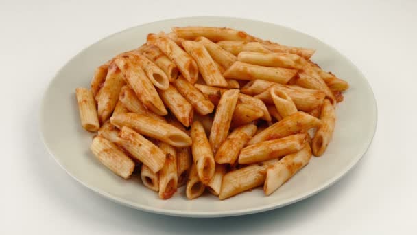 Formaggio Grattugiato Aggiunto Alla Pasta — Video Stock