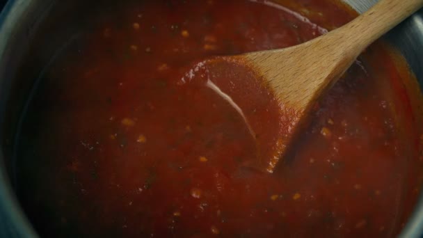 Tencerede Domates Çorbası — Stok video