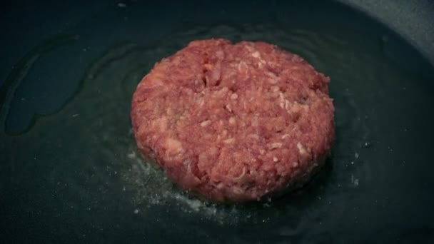 Hamburguesa Carne Poner Sartén Cocina — Vídeos de Stock