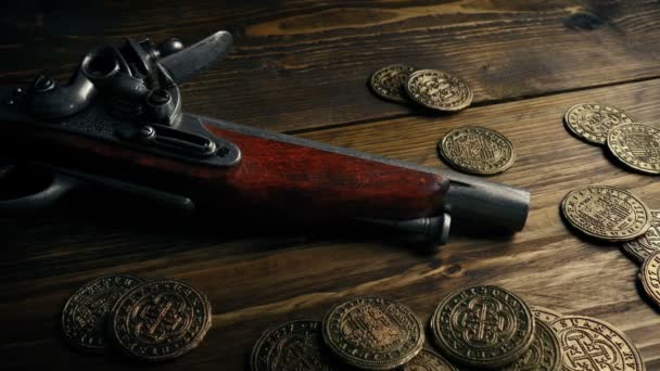 Pistolet Highwayman Avec Pièces Sur Table — Video