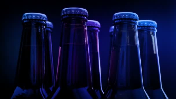 Garrafas Cerveja Girando Clube Noturno — Vídeo de Stock