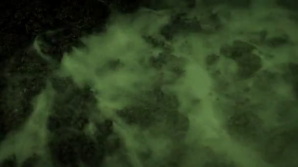 绿色烟雾从地面升起 — 图库视频影像