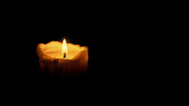 黑暗房间里的蜡烛 — 图库视频影像