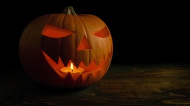 Parlayan Jack-O-Lantern geçen