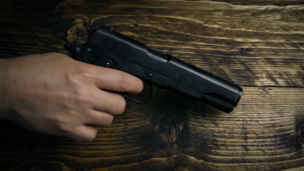 Pistolet Est Placé Sur Table Tir Aérien — Video