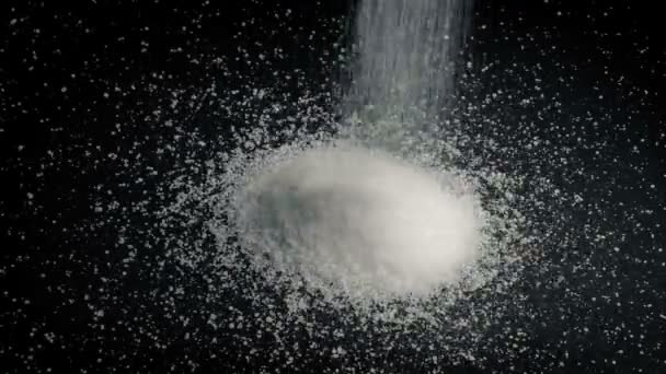 塩は料理に注がれる — ストック動画