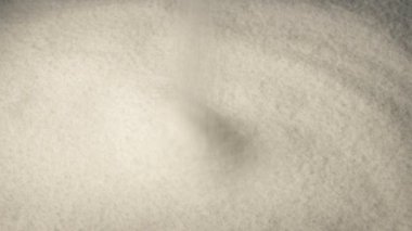 Yığın içine şeker dökülen