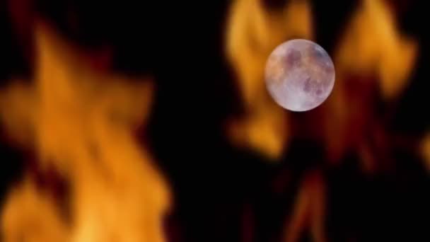 Luna Con Fuego Ardiendo Delante Ella — Vídeos de Stock