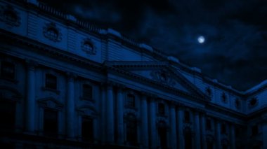 Eski Konak bina ay ışığında