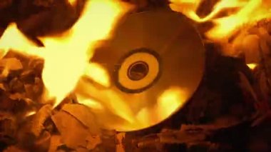 Yangında disk yakar