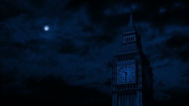 Ay gece Big Ben yukarıda