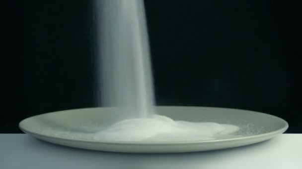 Соль Льющаяся Плиту — стоковое видео