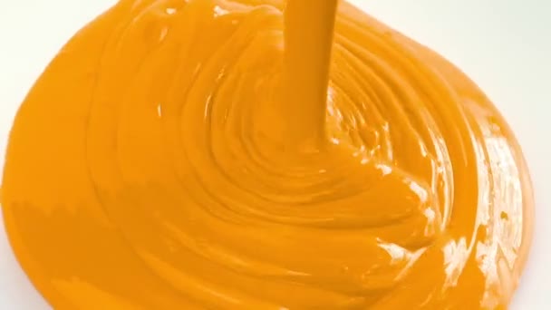 Tinta Laranja Claro Derramando — Vídeo de Stock