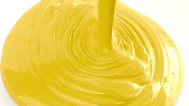 Tinta Amarela Derramando Closeup — Vídeo de Stock