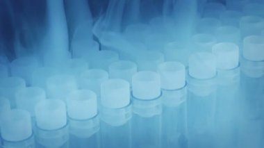 Soğuk gaz soğutma laboratuarında test tüpleri