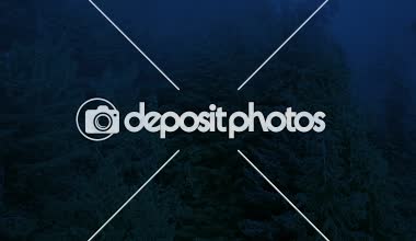 Moon Above Ile puslu orman üzerinde uçan