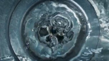 Su aşağı Sink makro shot çalışır