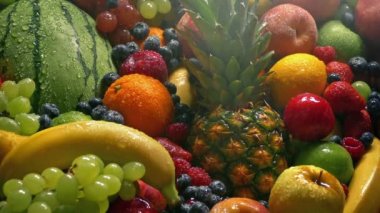 İnce Su Spreyinde Meyve Yığını