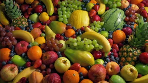 Pilha Frutas Molhadas Passadas Movimento — Vídeo de Stock