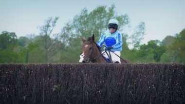 Yarışlarda Çit Atlama Atlar