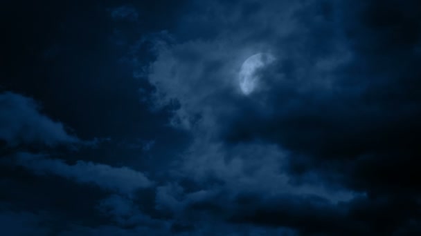 Mond Tritt Hinter Wolken Hervor — Stockvideo