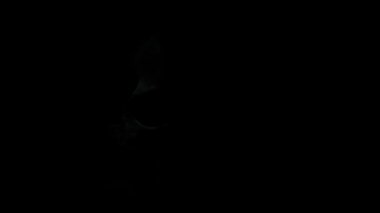 Eski kafatası yukarıdaki toprak üzerinden kazma tarafından ortaya