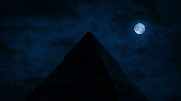 Top Pirâmide Com Lua Acima Noite — Vídeo de Stock