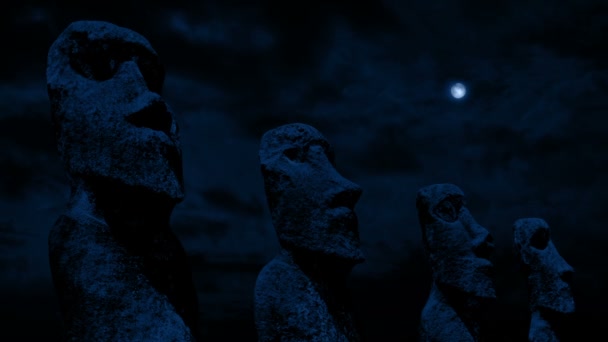 Статуи Головы Острова Пасхи Ночью — стоковое видео