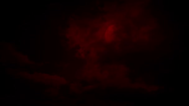 Scary Red Moon Kommer Bakifrån Clouds — Stockvideo