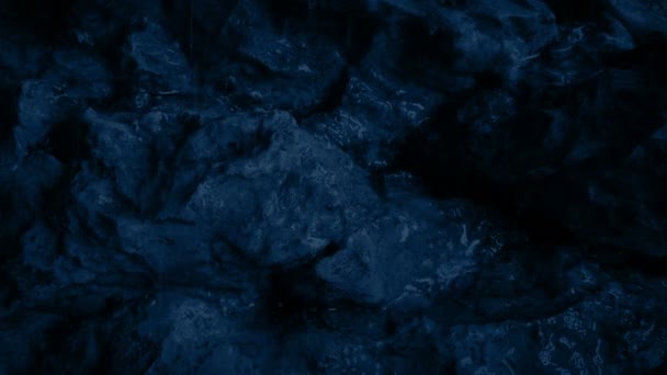 夜間の降雨時の岩面 — ストック動画