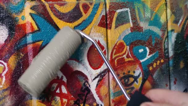 Pittura Sopra Graffiti Sulla Parete — Video Stock