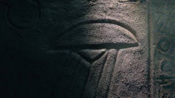 Torch Schijnt Ufo Ancient Rock Carving — Stockvideo