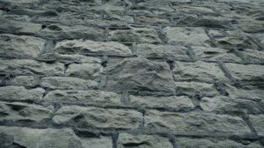 Taş Duvar Düşük Açılı Hareketli Çekim