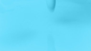 Yüzeye Dökülen Açık Mavi Boya