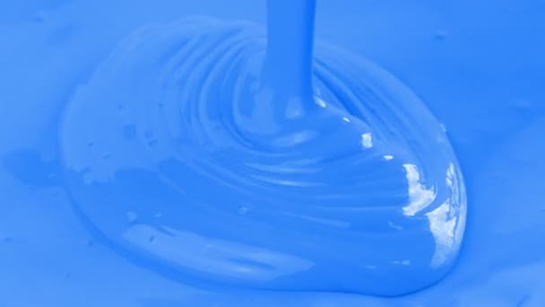 Tinta Azul Derramado Closeup — Vídeo de Stock