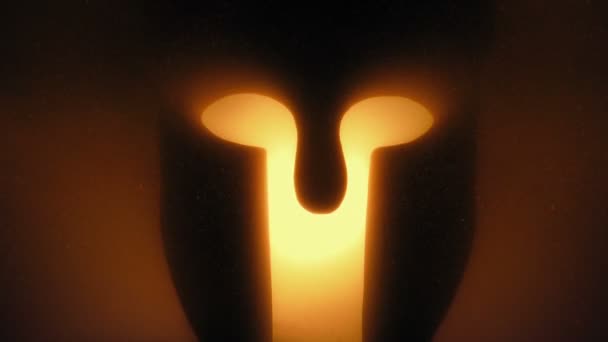 Casque Sparte Lumière dorée brillante avec des particules 
