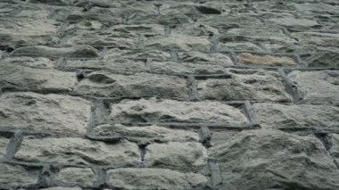 Kale Duvarı Nın Altında Taşıma