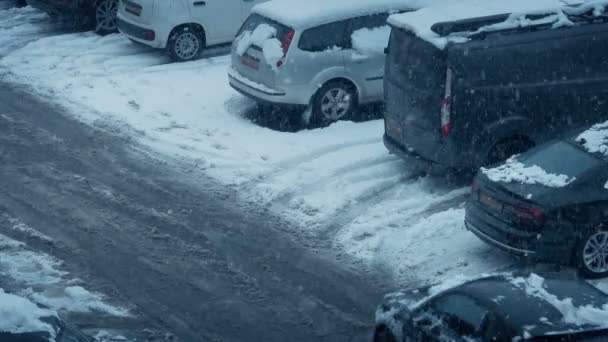 Schnee Fällt Winter Auf Parkplatz — Stockvideo