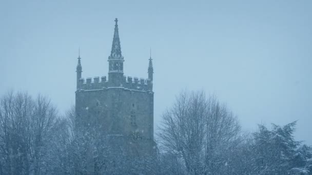 Budynek Kościelny Ciężkich Snowfall — Wideo stockowe