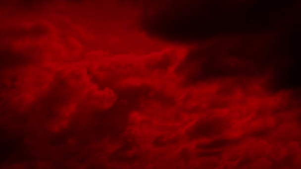 Nuages de tempête foncée se déplaçant sur le ciel rouge 