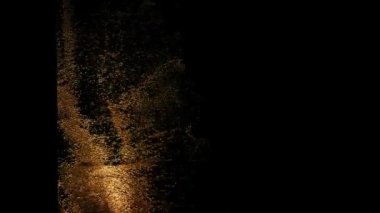 Geceleri Kaldırıma Yağmur yağar