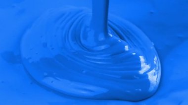 Mavi Boya Yakından Dolduruldu