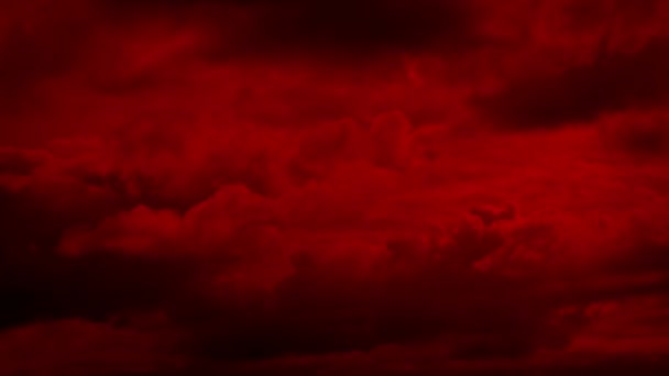 Nuages se formant dans le ciel rouge apocalyptique 