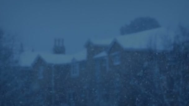 Сніжинки Фокусі Будинку Фоновому Режимі Вечора — стокове відео