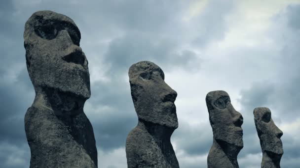 Статуи Острова Пасхи Днем — стоковое видео