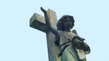 Gündüz vakti Mezar Taşı Meleği figürü