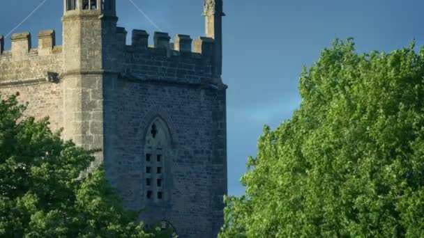 Torre Medievale Della Chiesa Sera Soleggiata — Video Stock